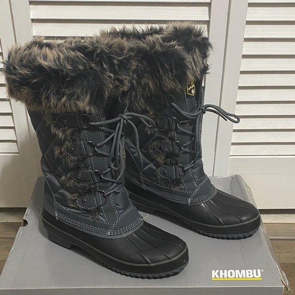 Khombu Caroline Women's Black and Gray Winter Boots - Picture 4 of 8